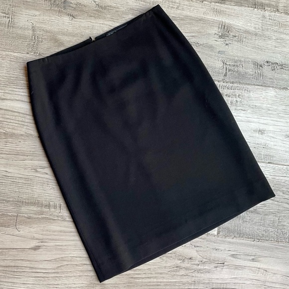 Dolce & Gabbana Classic Straight Skirt Knee Length Virgin Wool Lined Black SZ 40 - Picture 1 of 16
